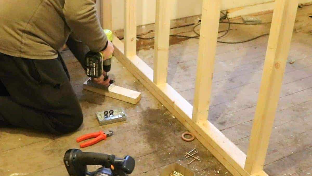 Mounting electrical plug sockets to noggins before adding plasterboard