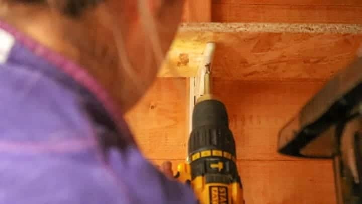 fixing osb to twin slow bracket with screwdriver