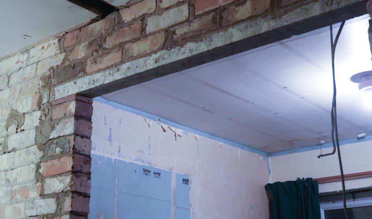 lintel before arch has been fitted