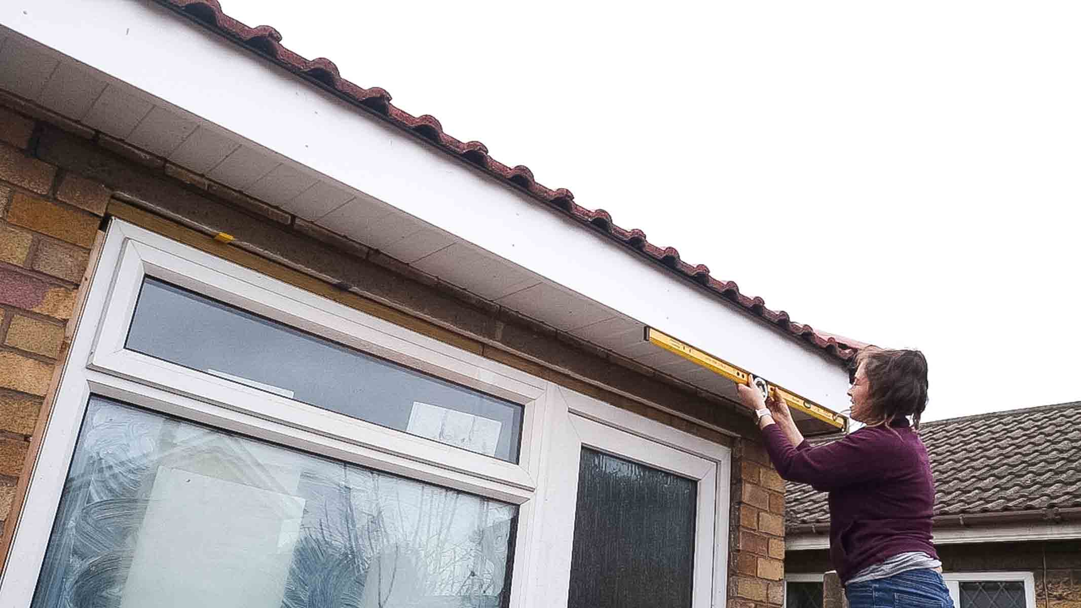 making sure roof fascia is level