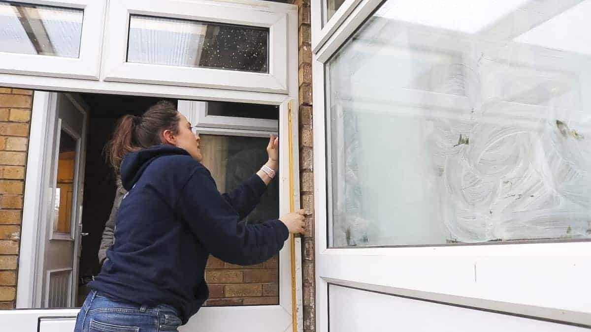 Making UPVC window frame level against brickwork