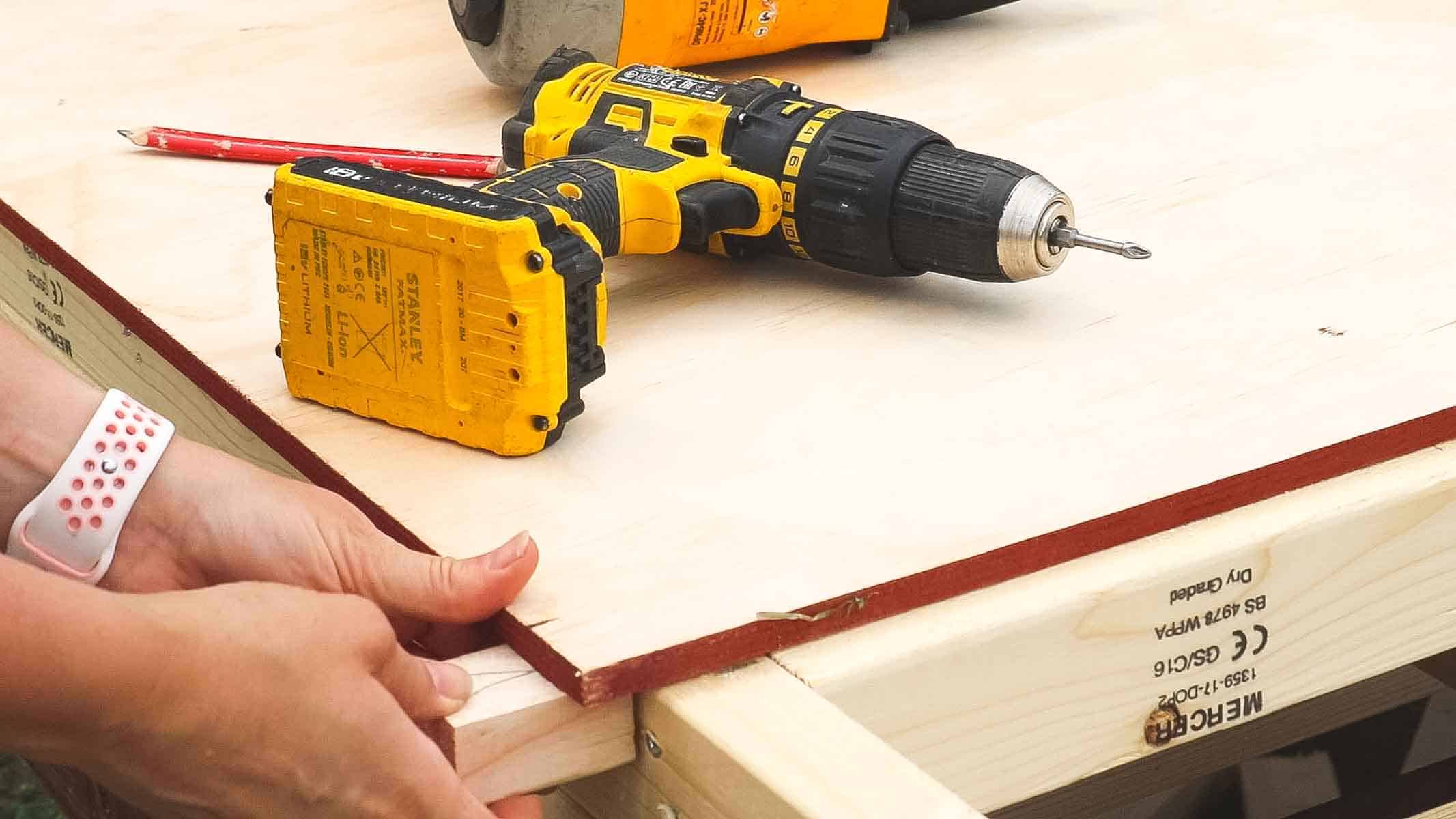 Using a reference marker for timber cladding overhang on shed wall