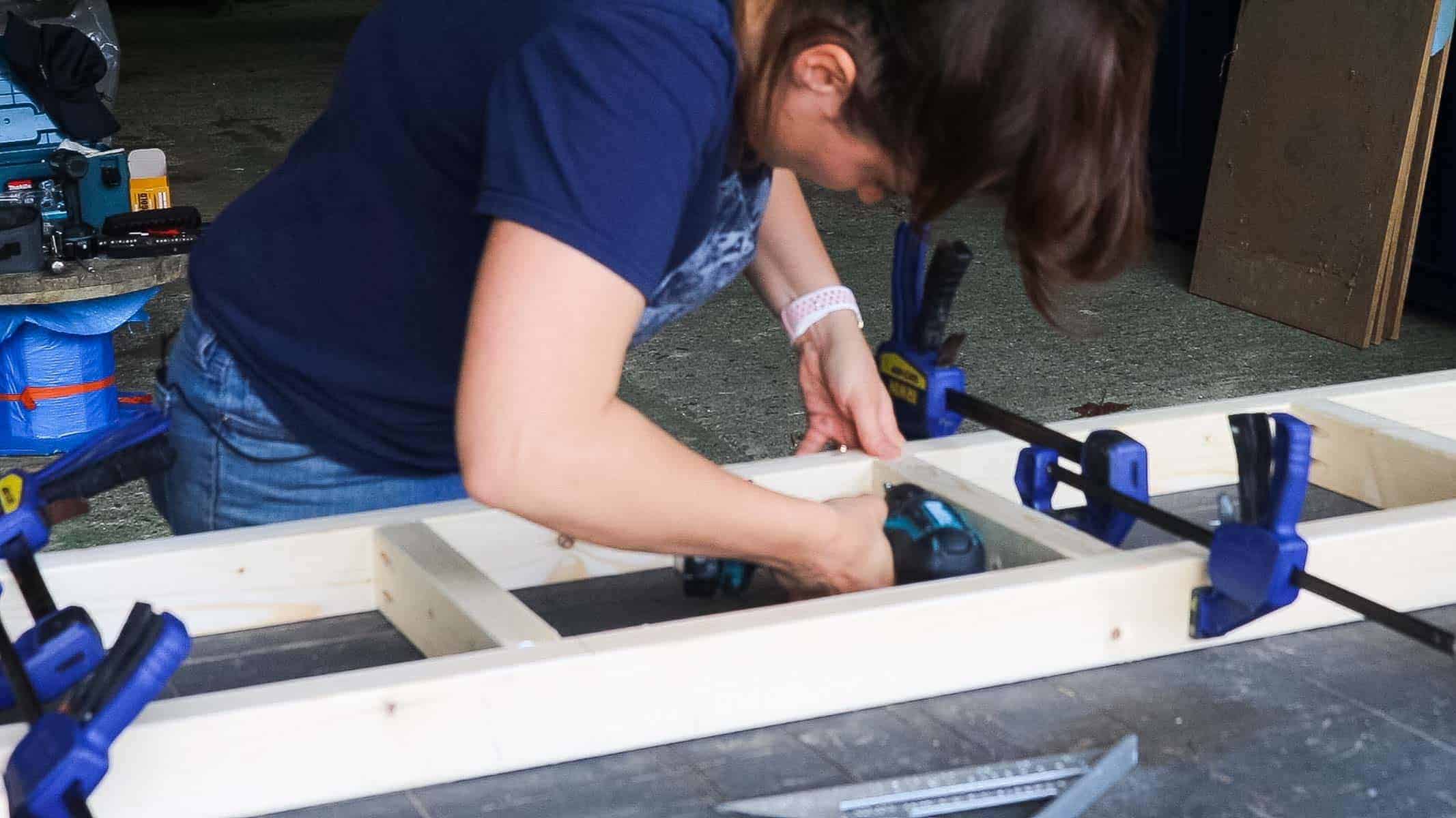 Screwing a bookcase timber frame together with pocket holes
