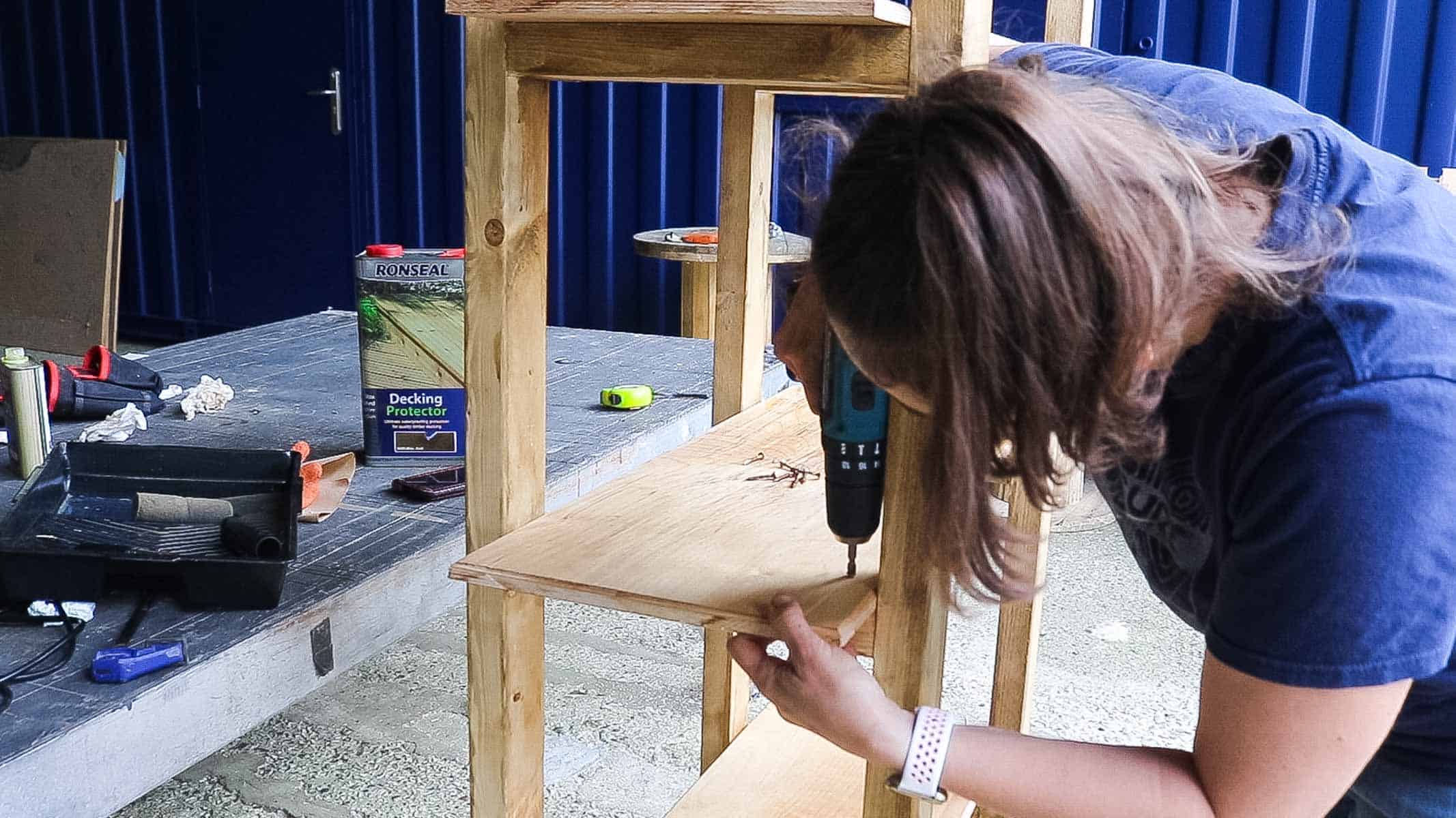 Screwing plywood shelves to a bookcase frame