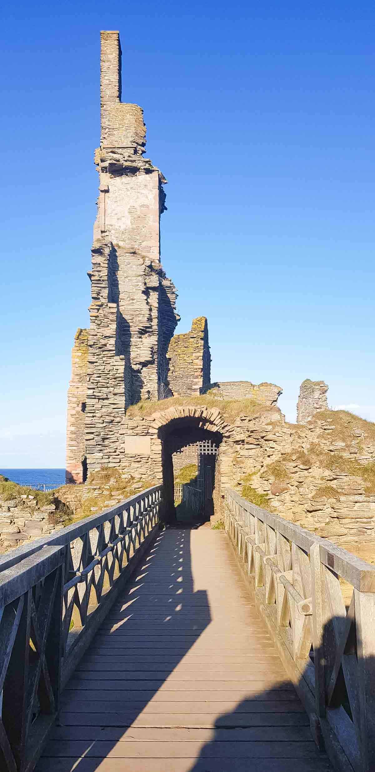 castle sinclair remains near Wick