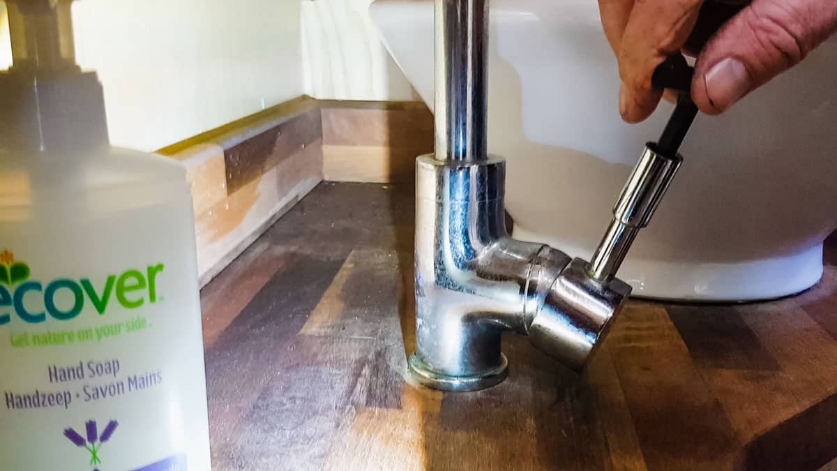 Trying to unscrew a tap handle with an allen key to find it has seized up