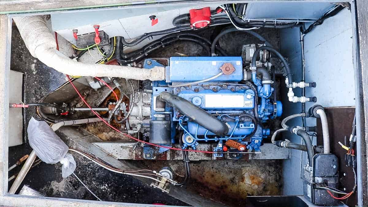 Canaline 38 horsepower engine on a narrbowboat