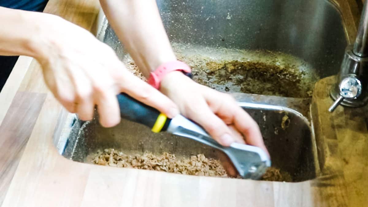 Scraping a kitchen worktop around an undermount sink