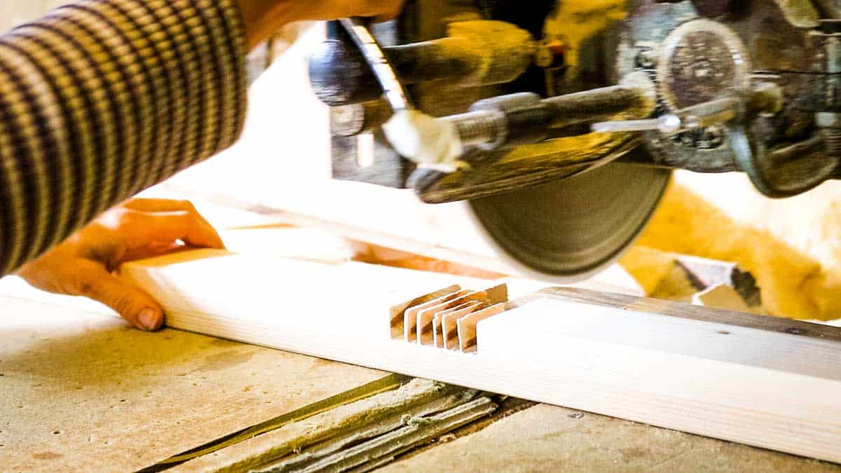 Cutting half lap joints with a radial arm saw